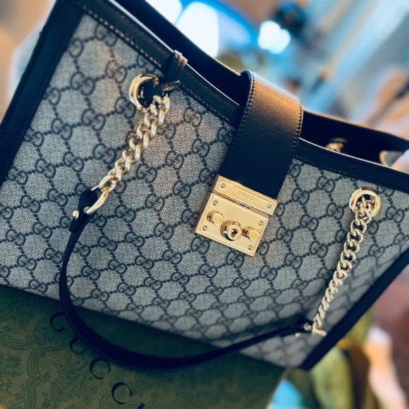 Gucci PADLOCK MEDIUM GG SHOULDER BAG - Picture 2 of 10